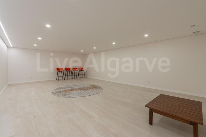Image No.44-4 Bed House for sale