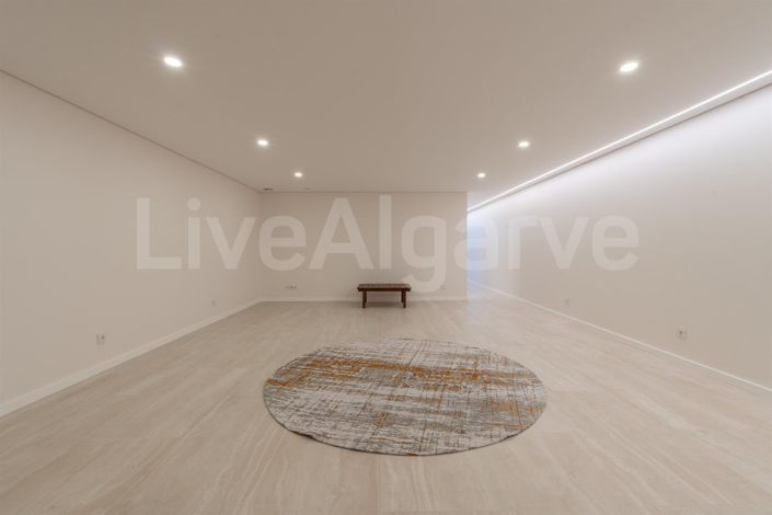 Image No.45-4 Bed House for sale