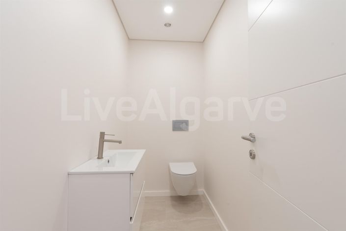 Image No.46-4 Bed House for sale