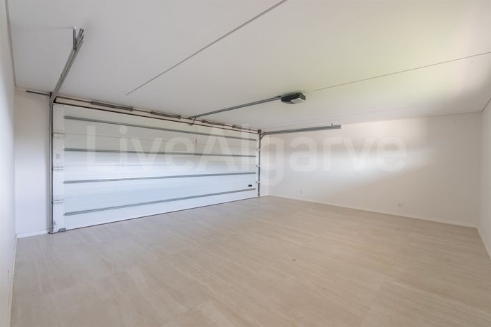 Image No.48-4 Bed House for sale
