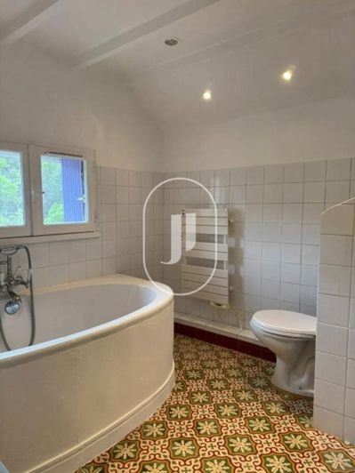 Image No.10-3 Bed House for sale