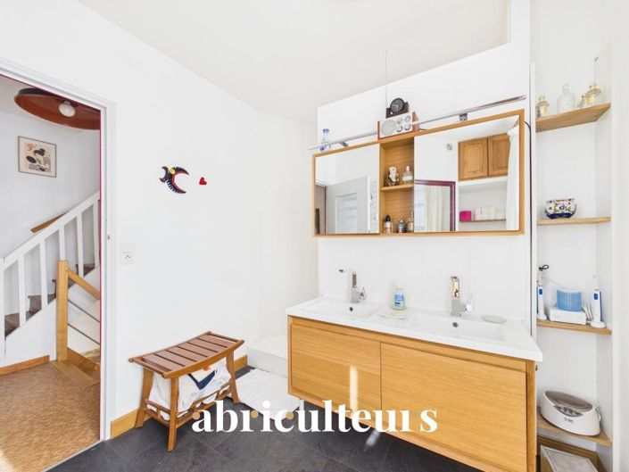 Image No.12-5 Bed House for sale
