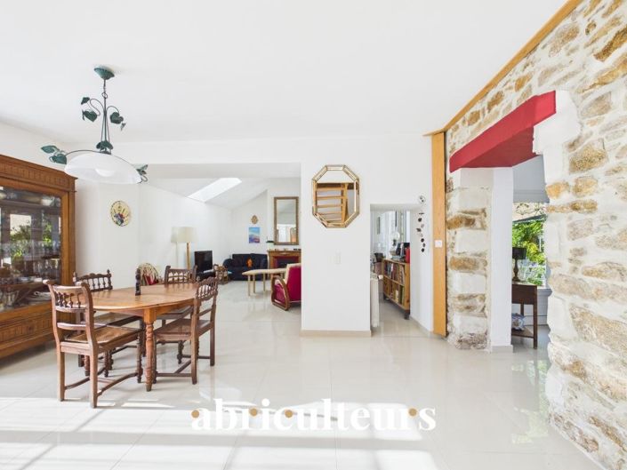 Image No.2-5 Bed House for sale
