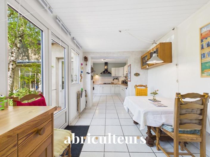 Image No.6-5 Bed House for sale