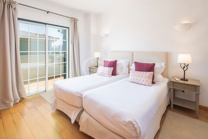 Image No.21-4 Bed House for sale