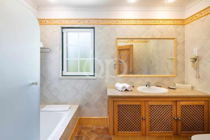 Image No.22-4 Bed House for sale