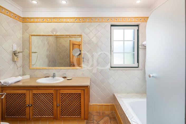 Image No.23-4 Bed House for sale
