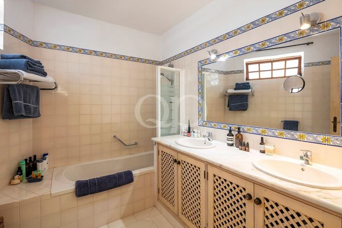 Image No.19-3 Bed House for sale