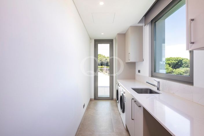 Image No.25-6 Bed House for sale
