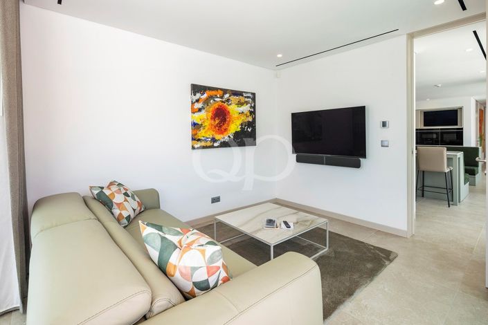 Image No.27-6 Bed House for sale
