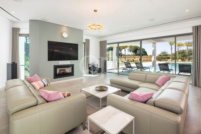 Image No.3-6 Bed House for sale