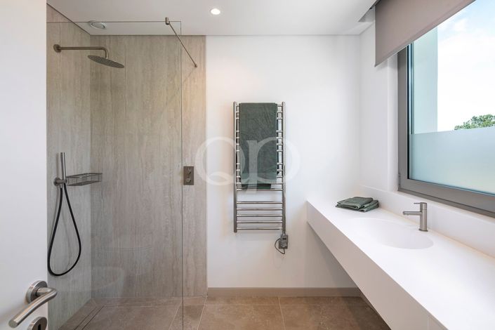Image No.39-6 Bed House for sale