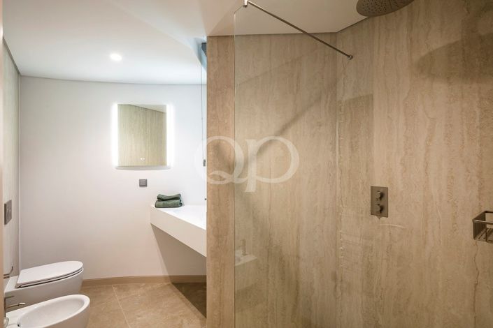Image No.40-6 Bed House for sale