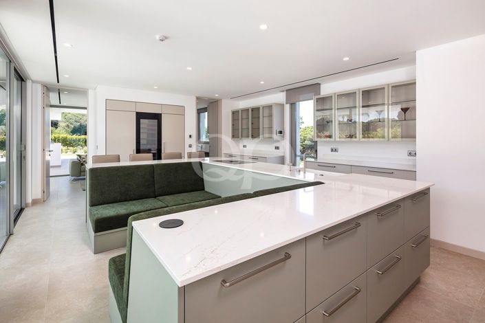 Image No.6-6 Bed House for sale