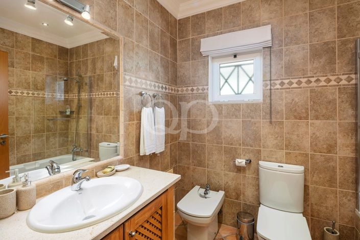 Image No.26-4 Bed House for sale