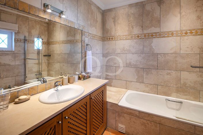 Image No.33-4 Bed House for sale