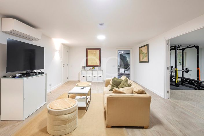 Image No.40-5 Bed House for sale