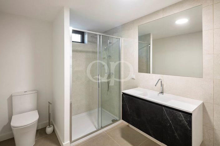 Image No.45-5 Bed House for sale