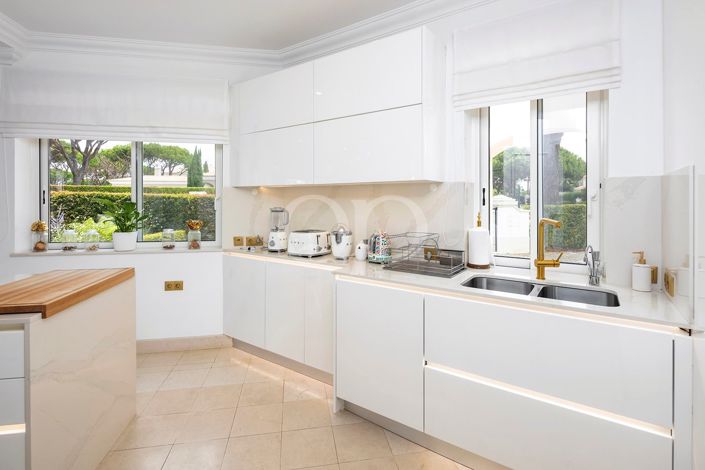 Image No.10-4 Bed House for sale
