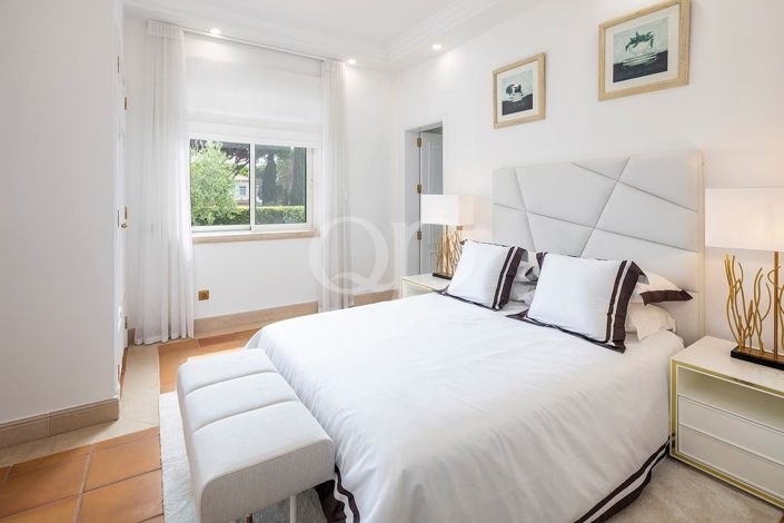 Image No.8-4 Bed House for sale