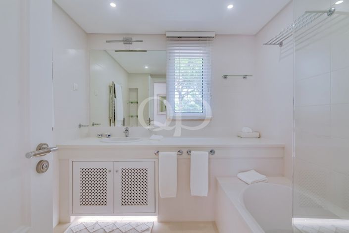 Image No.44-4 Bed House for sale