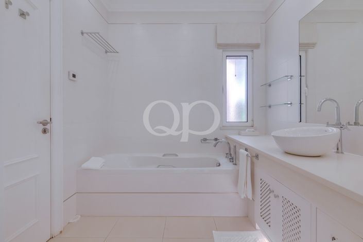 Image No.51-4 Bed House for sale