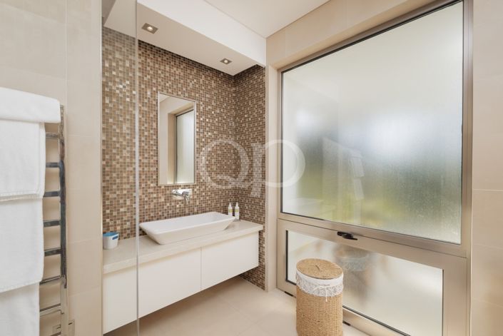 Image No.16-7 Bed House for sale