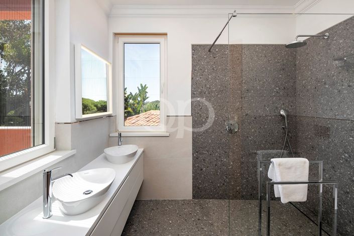Image No.10-4 Bed House for sale