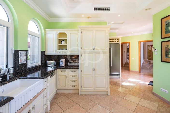 Image No.20-4 Bed House for sale