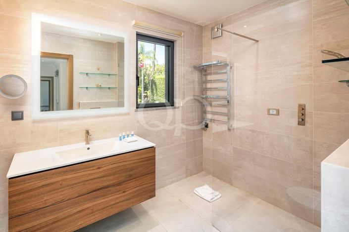Image No.21-4 Bed House for sale