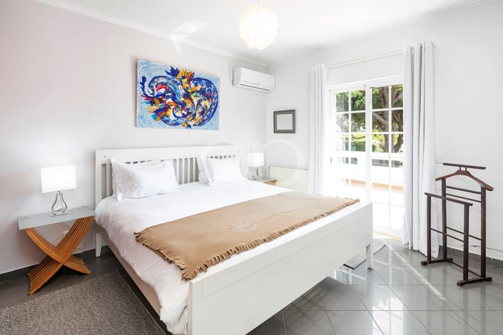 Image No.26-6 Bed House for sale