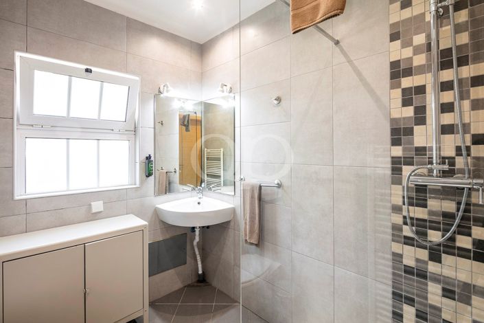 Image No.28-6 Bed House for sale