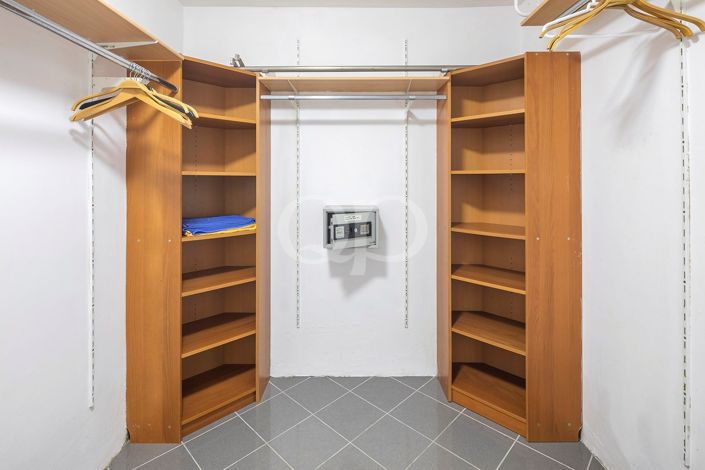 Image No.35-6 Bed House for sale