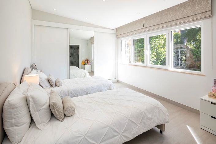Image No.18-4 Bed House for sale