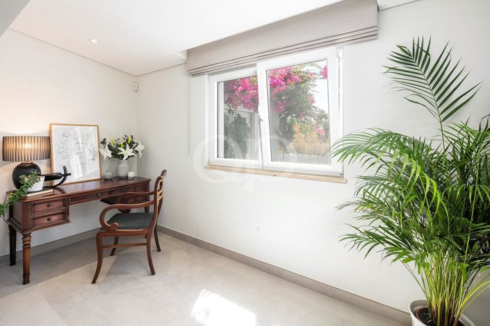 Image No.21-4 Bed House for sale