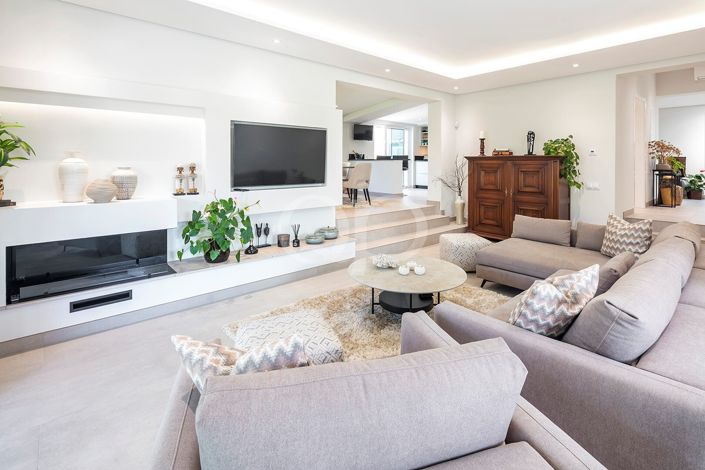 Image No.3-4 Bed House for sale