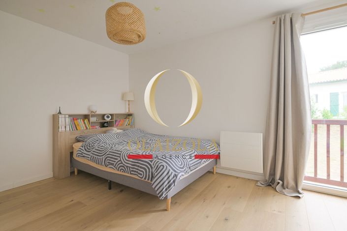 Image No.7-5 Bed House for sale