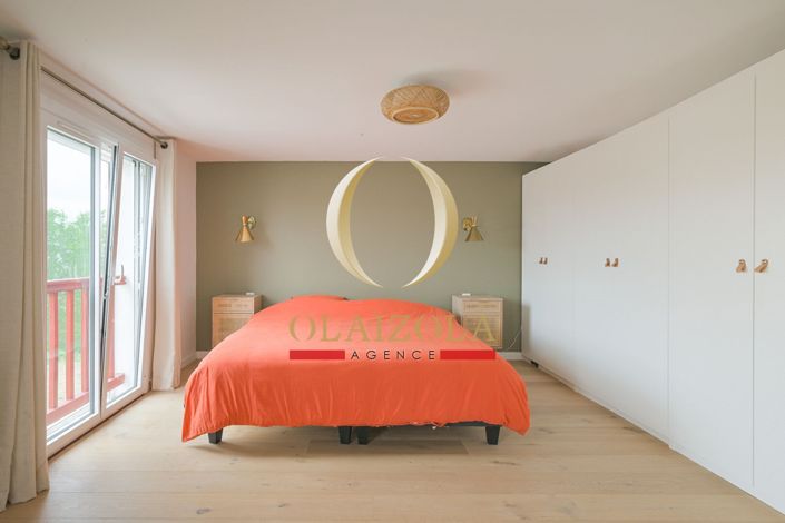 Image No.8-5 Bed House for sale
