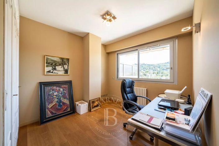 Image No.9-3 Bed Apartment for sale