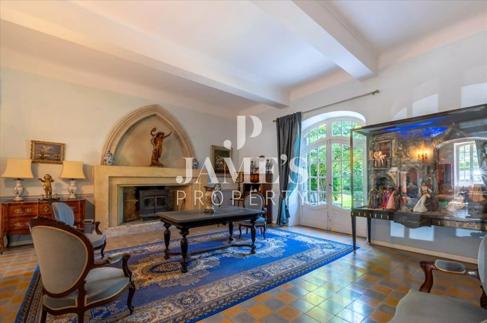 Image No.10-12 Bed House for sale