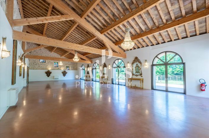 Image No.6-12 Bed House for sale