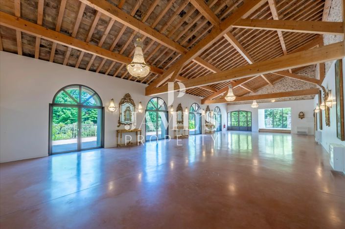 Image No.8-12 Bed House for sale