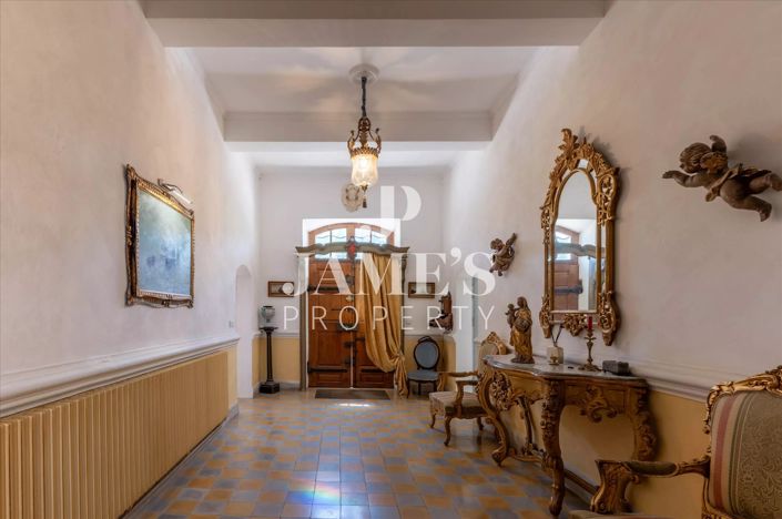Image No.9-12 Bed House for sale