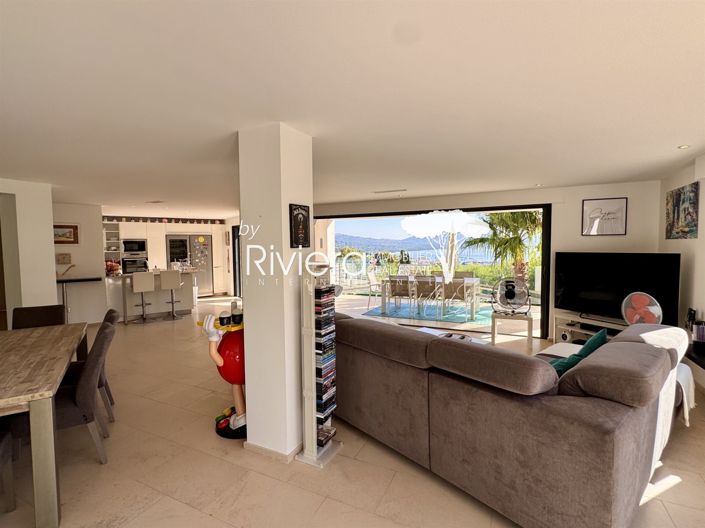 Image No.12-5 Bed House for sale