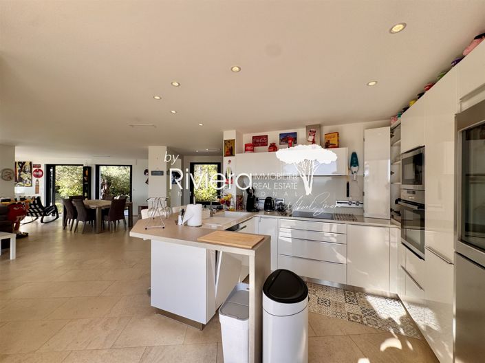 Image No.15-5 Bed House for sale