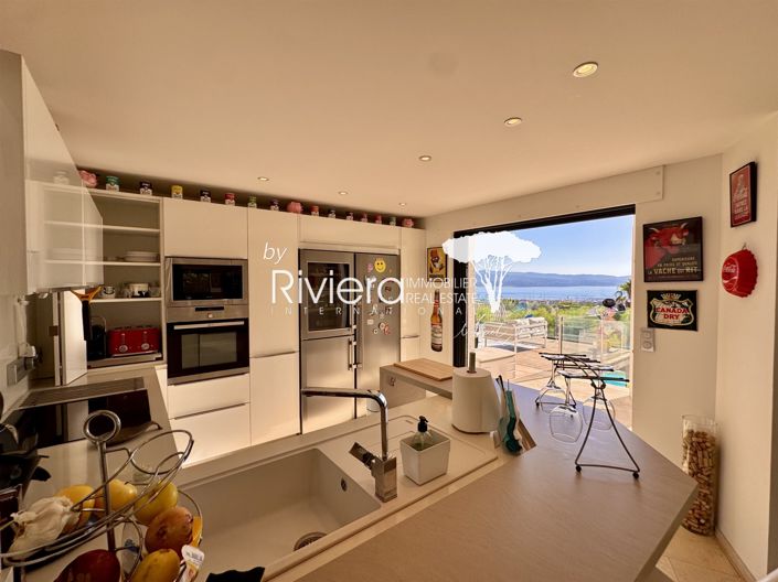 Image No.16-5 Bed House for sale
