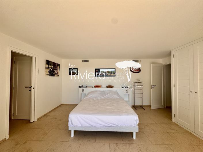 Image No.30-5 Bed House for sale