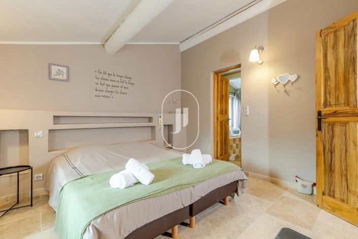 Image No.10-4 Bed House for sale