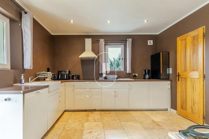 Image No.3-4 Bed House for sale