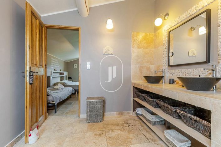Image No.9-4 Bed House for sale